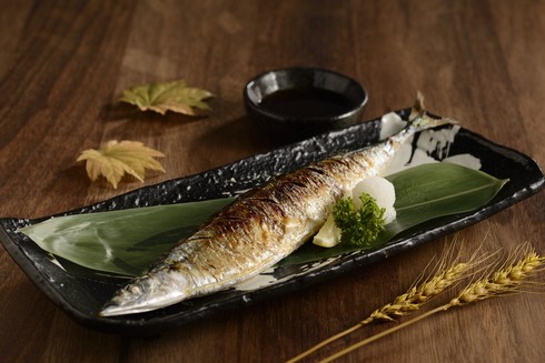 Grilled-Sanma-with-Salt