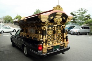 Japanese-Superstitions-Pointing-your-index-finger-or-thumb-in-the-presence-of-a-hearse-1024x682