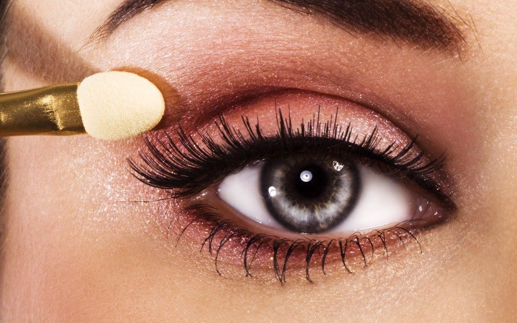 Makeup Tricks: Make Your Eyes Look Brighter and Beautiful