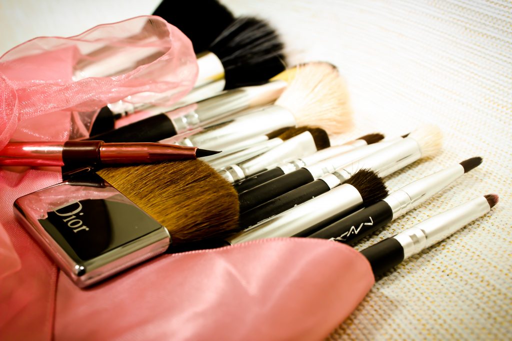 You Must Start Cleaning Your Make-up Puffs and Brushes!
