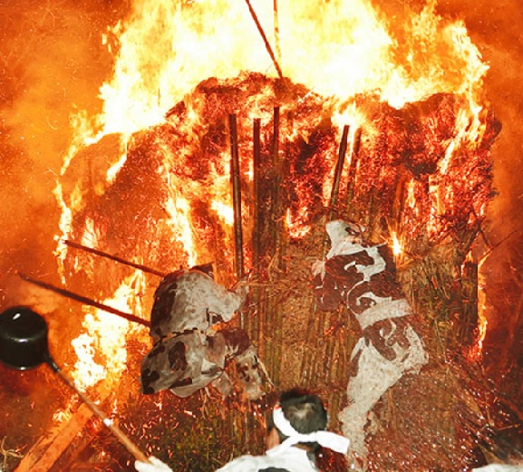 On ladders, men battle infernos at centuries-old festival in Aichi