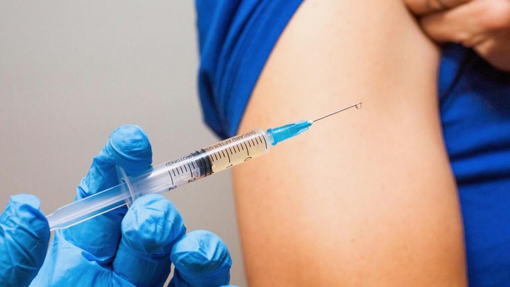 Japan, Maaaring Simulan ang Pangangasiwa ng 3rd COVID Vaccine Shots sa Pagtatapos ng Taon