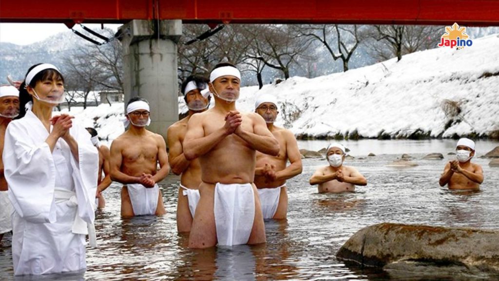 Gifu's Chilling Tradition: Ritual Purification in 6°C Waters